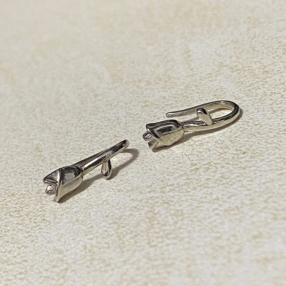 Solitaire Hanging Rose Silver Earrings